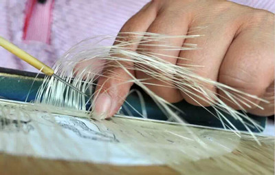 中華第一扇 龔扇的美學(xué)與縫紉日用品批發(fā)市場(chǎng)探析