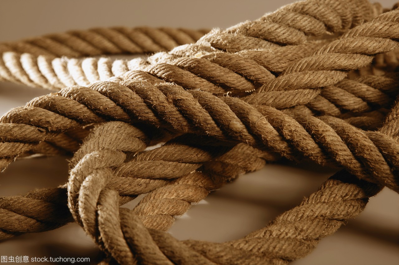 銹跡與力量 老舊設(shè)備中的隱喻